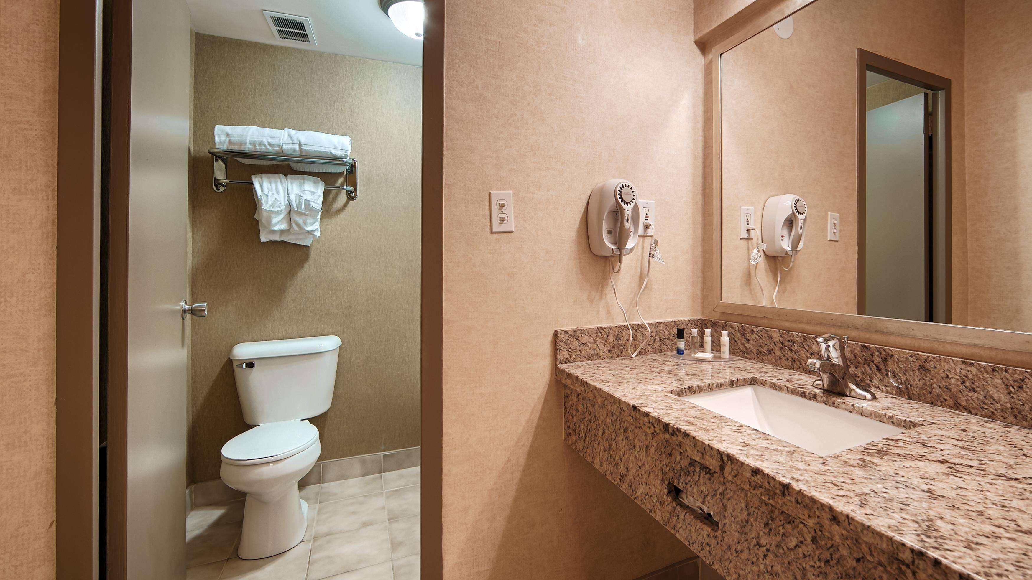 Best Western Plus Durham Hotel & Conference Centre Oshawa Bagian luar foto